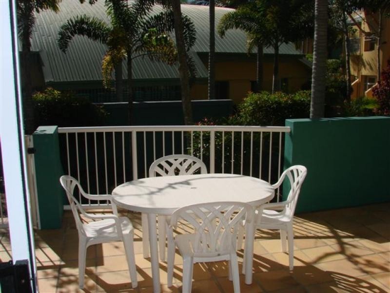 122/10 Alexandra Ave, Broadbeach QLD 4218