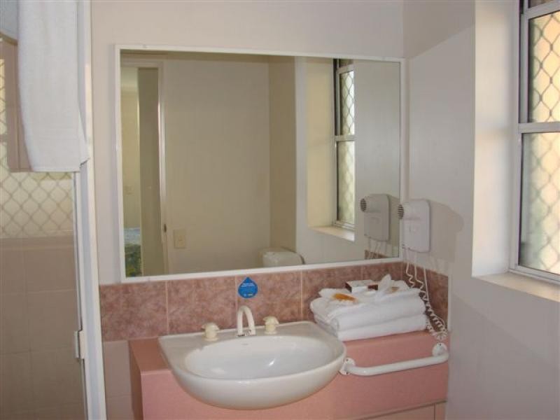 122/10 Alexandra Ave, Broadbeach QLD 4218