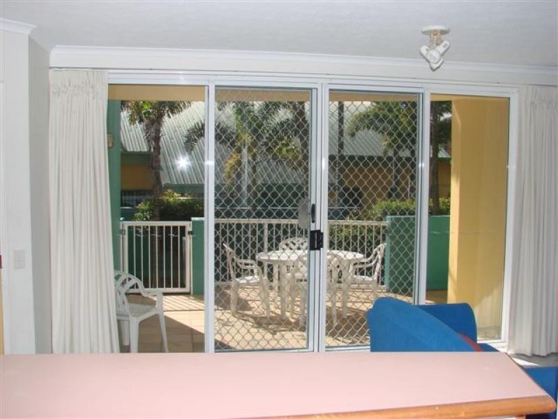 122/10 Alexandra Ave, Broadbeach QLD 4218