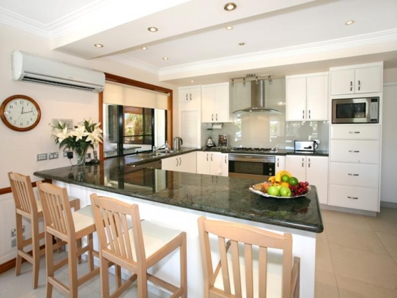 9 Montrose Court, Benowa QLD 4217