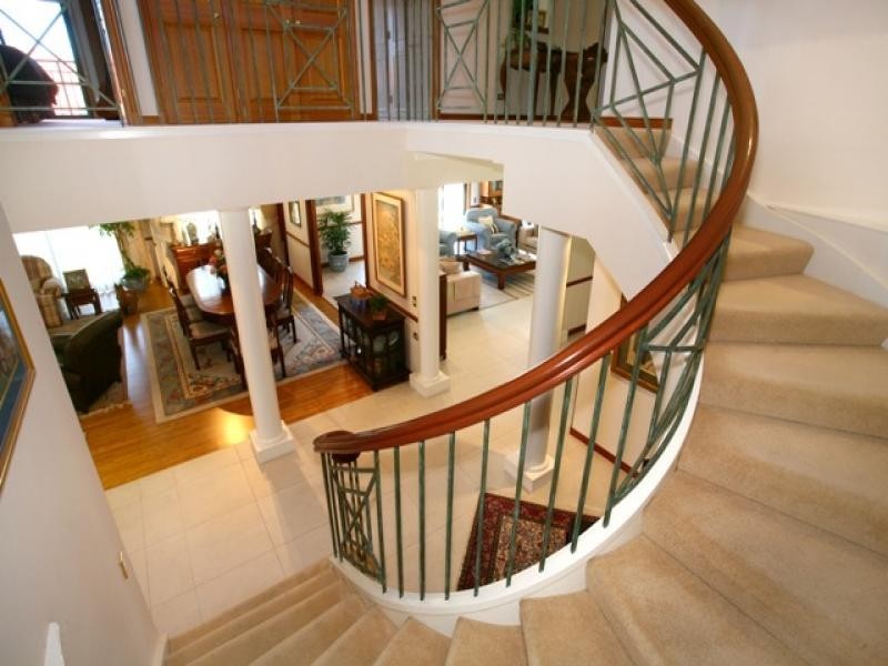 9 Montrose Court, Benowa QLD 4217