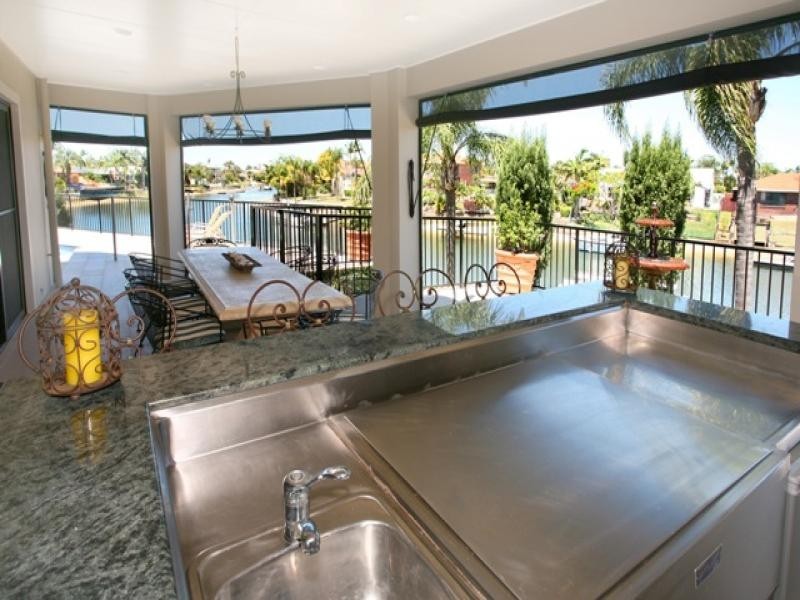 9 Montrose Court, Benowa QLD 4217