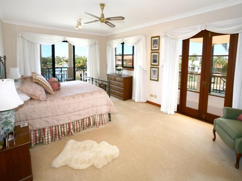 9 Montrose Court, Benowa QLD 4217