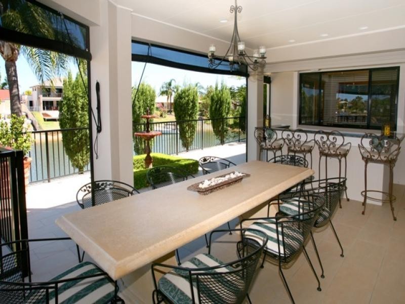 9 Montrose Court, Benowa QLD 4217