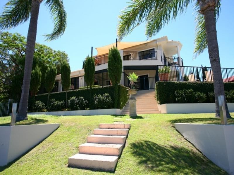 9 Montrose Court, Benowa QLD 4217