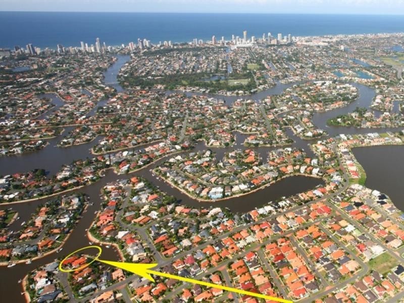 9 Montrose Court, Benowa QLD 4217