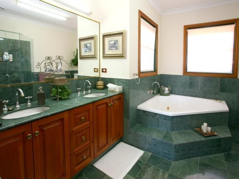 9 Montrose Court, Benowa Waters QLD 4217