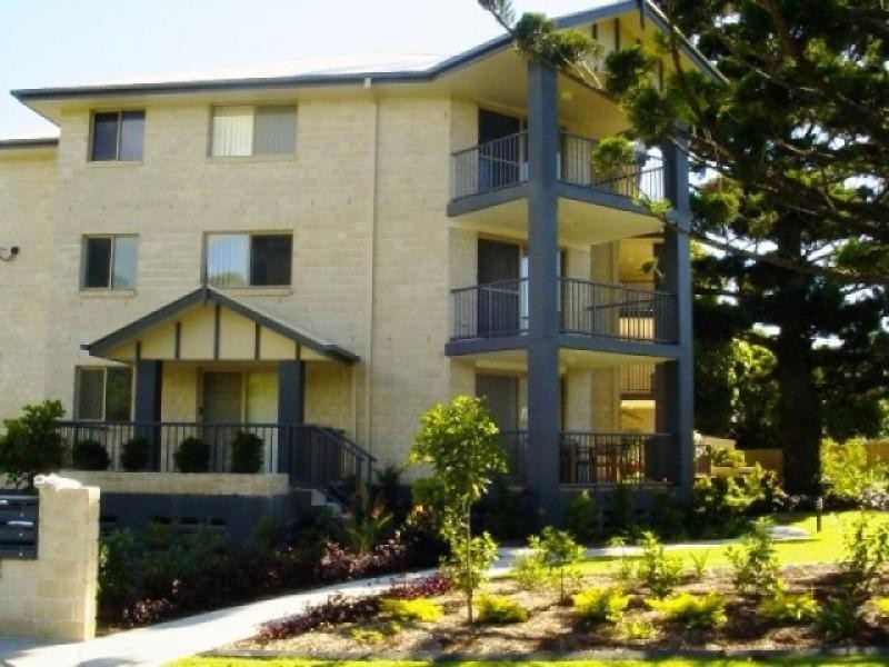 2/25 Walton Street, Southport QLD 4215