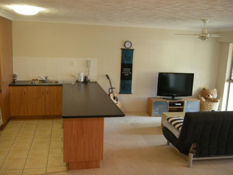 2/25 Walton Street, Southport QLD 4215