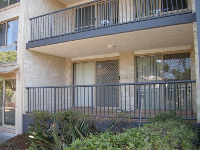 2/25 Walton Street, Southport QLD 4215