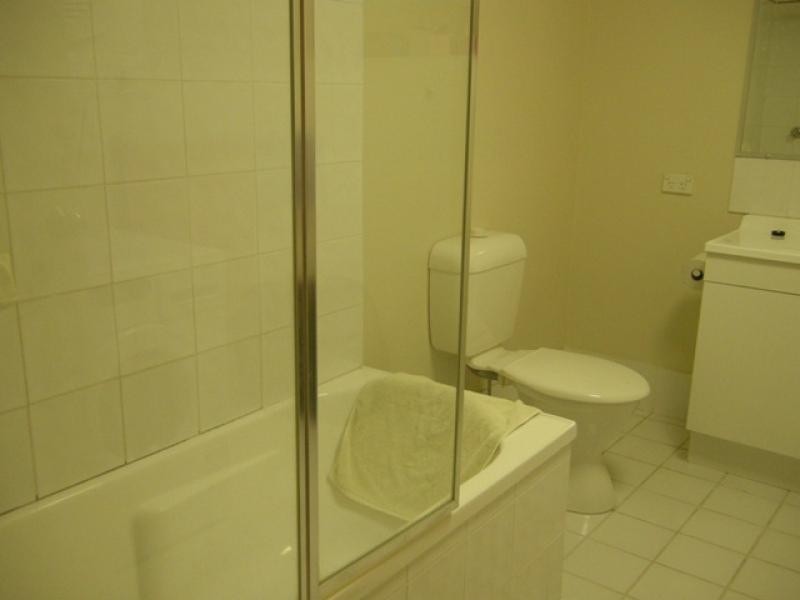 2/25 Walton Street, Southport QLD 4215