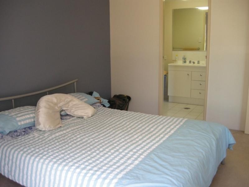 2/25 Walton Street, Southport QLD 4215