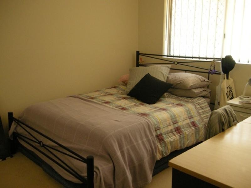 2/25 Walton Street, Southport QLD 4215