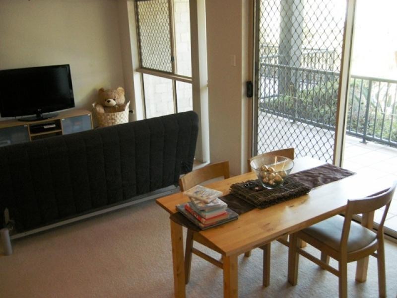 2/25 Walton Street, Southport QLD 4215