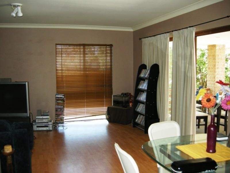 4/44 Chelsea Ave, Broadbeach QLD 4218