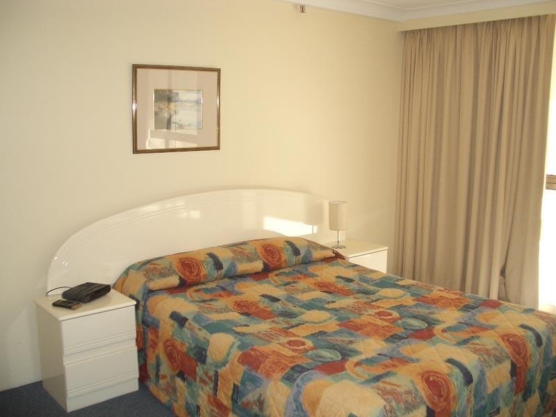 4C/1 Albert Avenue, Broadbeach QLD 4218