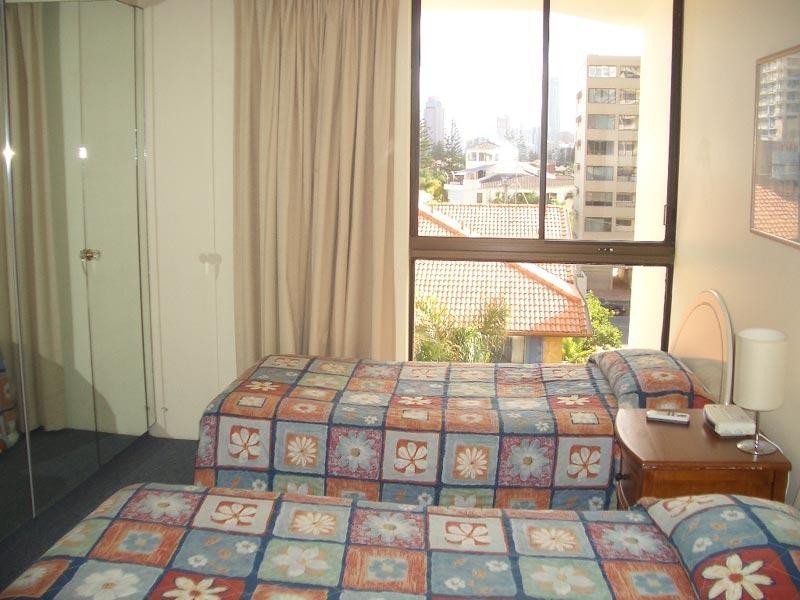 4C/1 Albert Avenue, Broadbeach QLD 4218