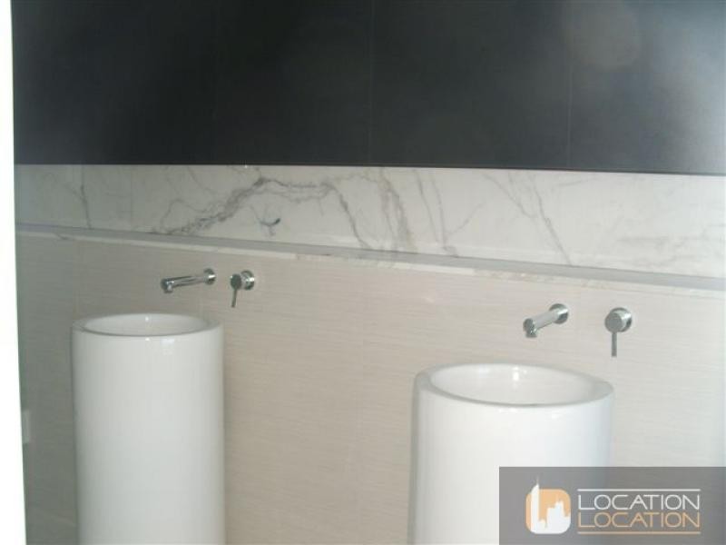 22207/ Cnr Charles Ave and Surf Parade, Broadbeach QLD 4218