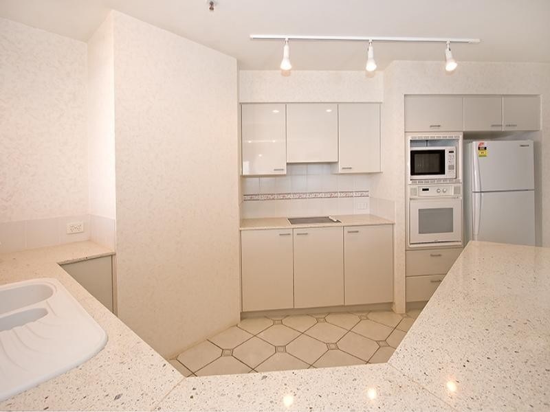 102/129 Surf Parade, Broadbeach QLD 4218