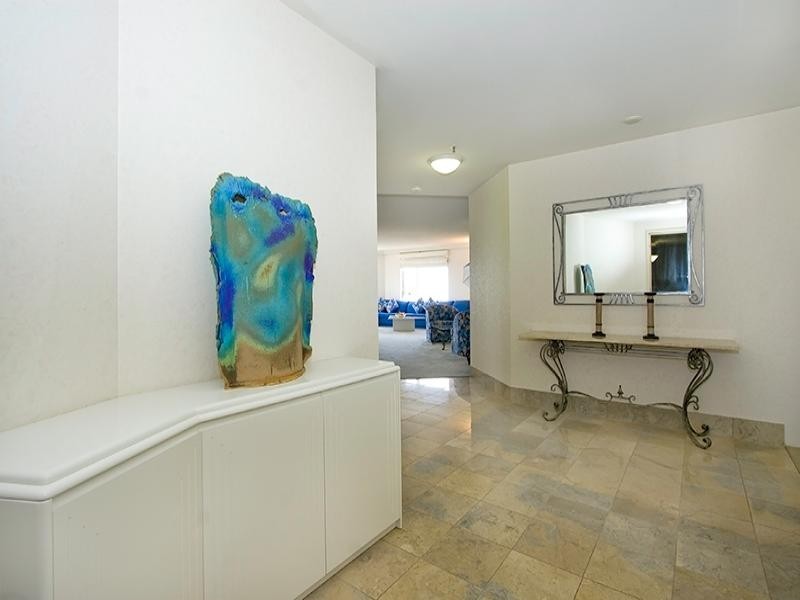 102/129 Surf Parade, Broadbeach QLD 4218
