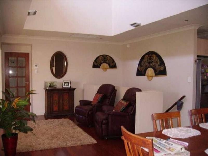 41 Sheffield Cct, Pacific Pines QLD 4211