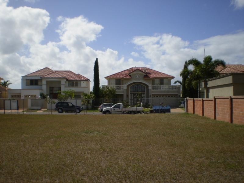 17 Ipsley Drive, Broadbeach Waters QLD 4218