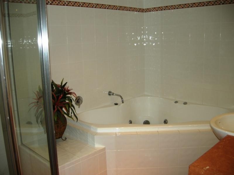 4/20 Old Burleigh Rd, Surfers Paradise QLD 4217