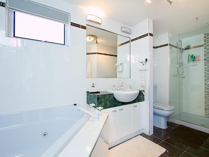 74/129 Surf Parade, Broadbeach QLD 4218