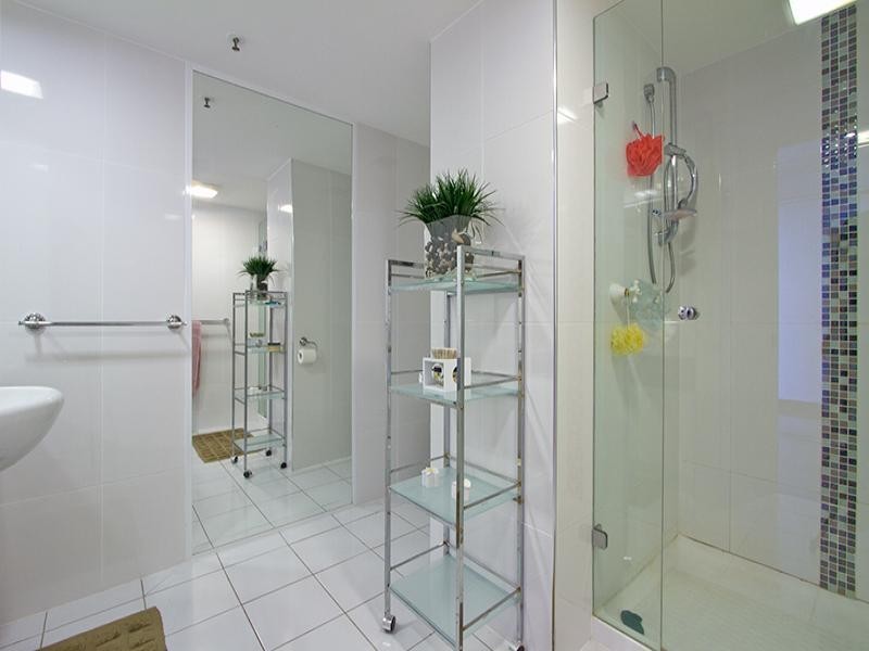 74/129 Surf Parade, Broadbeach QLD 4218