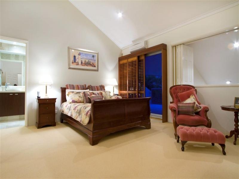 Clear Island Waters QLD 4226