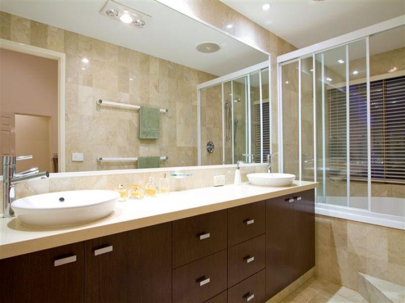 Clear Island Waters QLD 4226