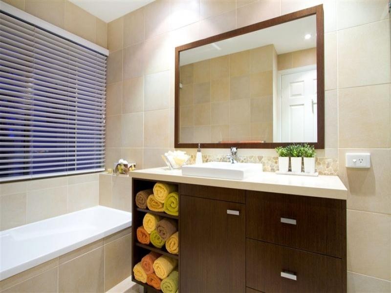 Clear Island Waters QLD 4226