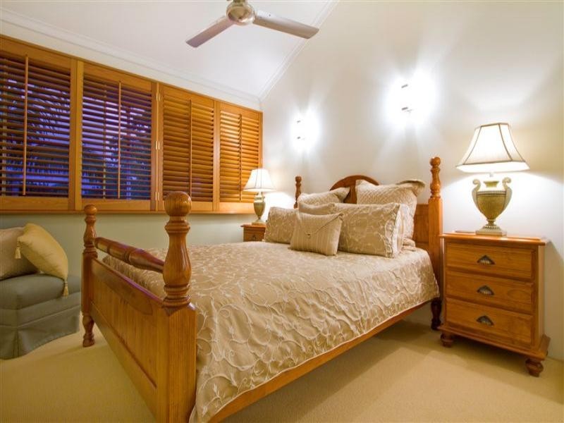 Clear Island Waters QLD 4226