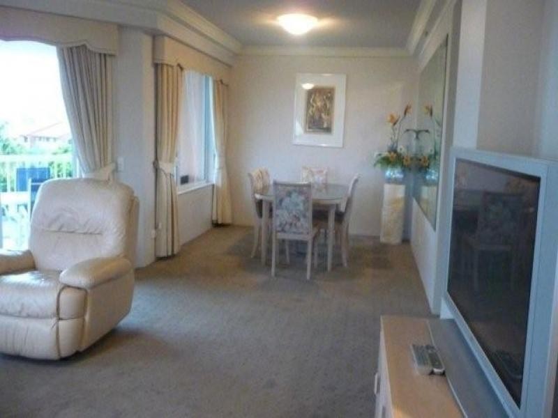 11/129 Surf Parade, Broadbeach QLD 4218