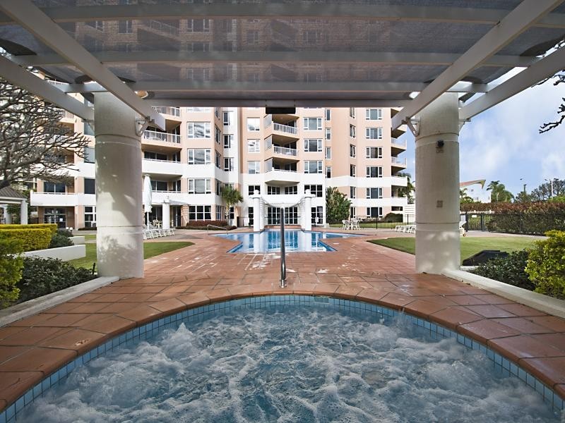 11/129 Surf Parade, Broadbeach QLD 4218