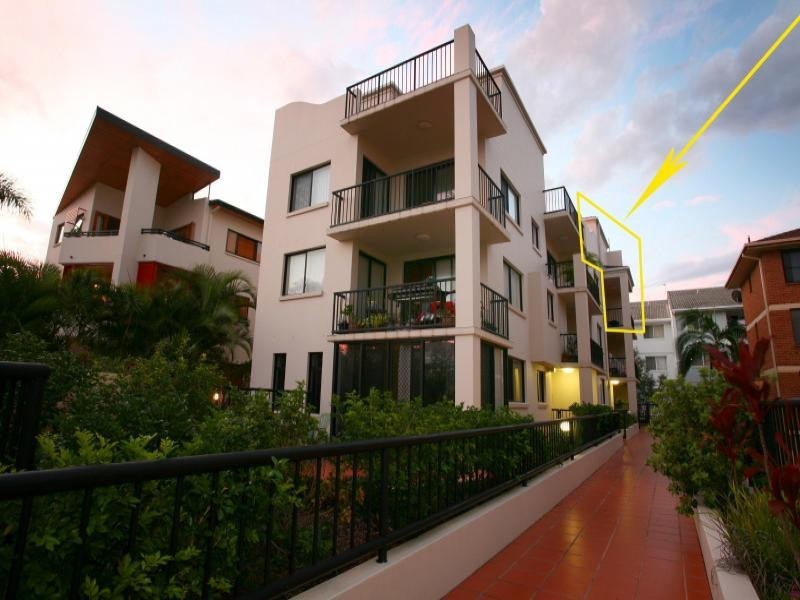 8/35 Britannia Avenue, Broadbeach QLD 4218
