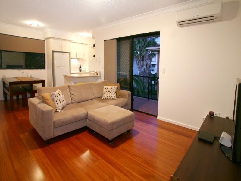 8/35 Britannia Avenue, Broadbeach QLD 4218