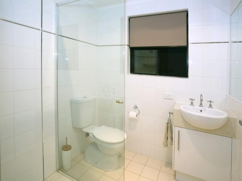 8/35 Britannia Avenue, Broadbeach QLD 4218