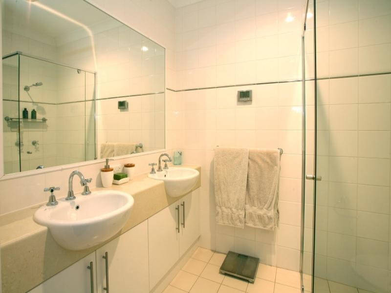 8/35 Britannia Avenue, Broadbeach QLD 4218