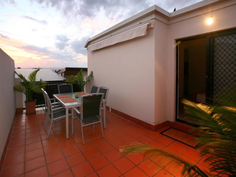 8/35 Britannia Avenue, Broadbeach QLD 4218