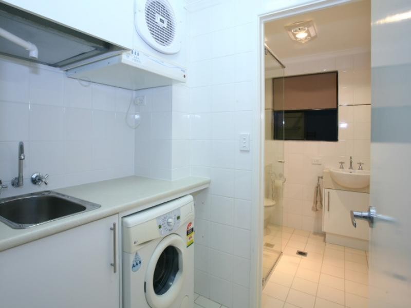 8/35 Britannia Avenue, Broadbeach QLD 4218