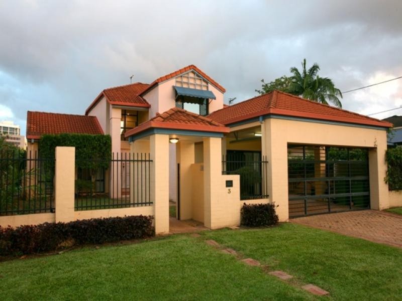 3 Richmond Avenue, Bundall QLD 4217