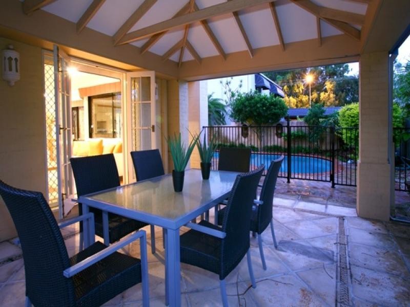 3 Richmond Avenue, Bundall QLD 4217