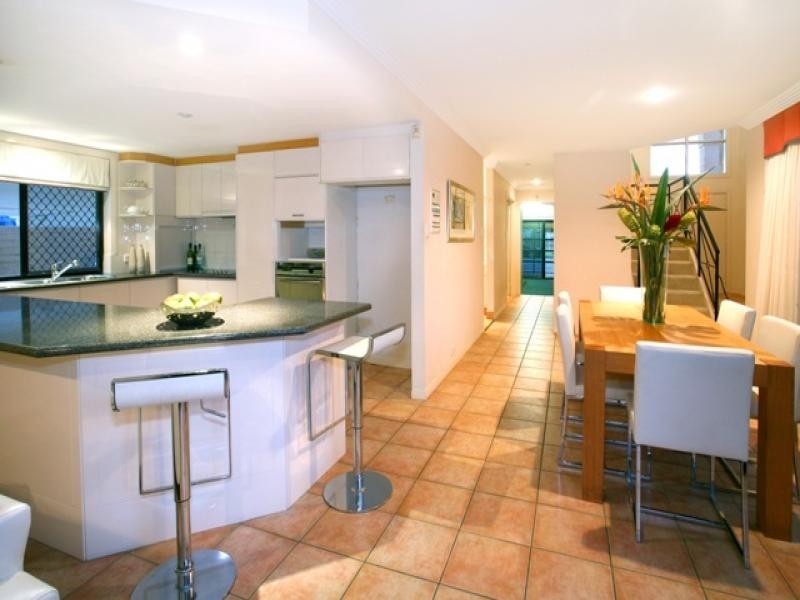 3 Richmond Avenue, Bundall QLD 4217