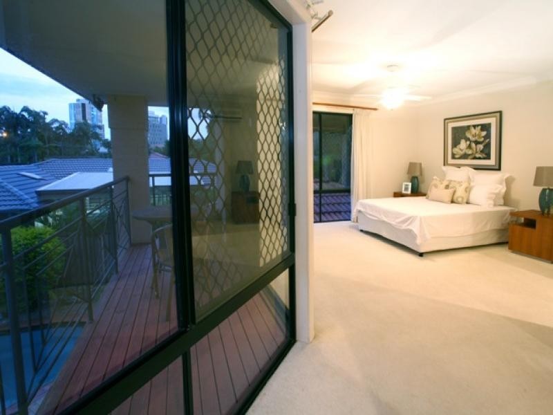 3 Richmond Avenue, Bundall QLD 4217