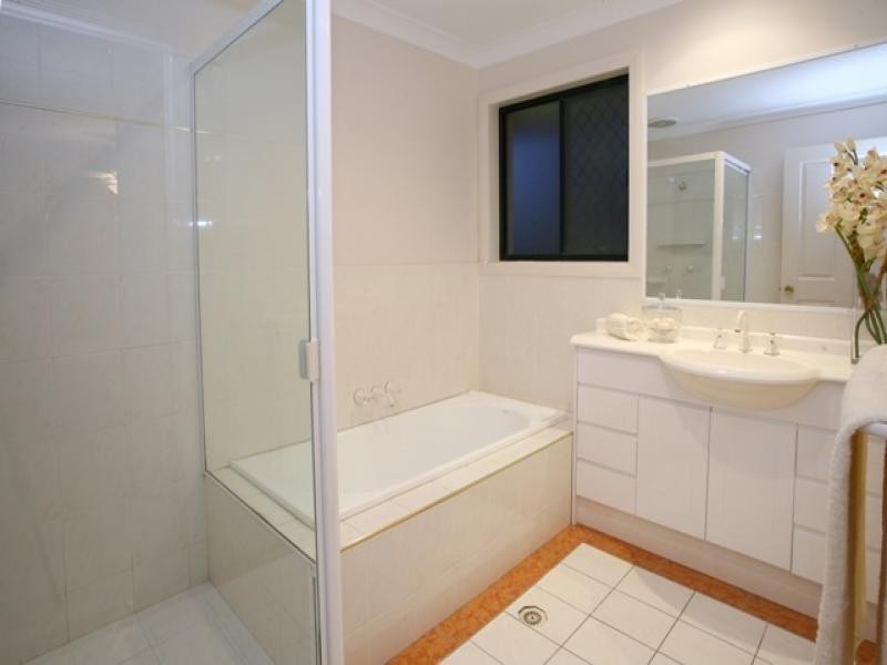 3 Richmond Avenue, Bundall QLD 4217