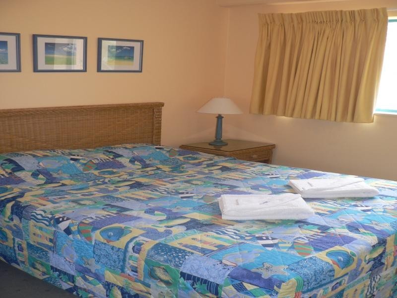 24/11/17 PHILIP AVENUE, Broadbeach QLD 4218