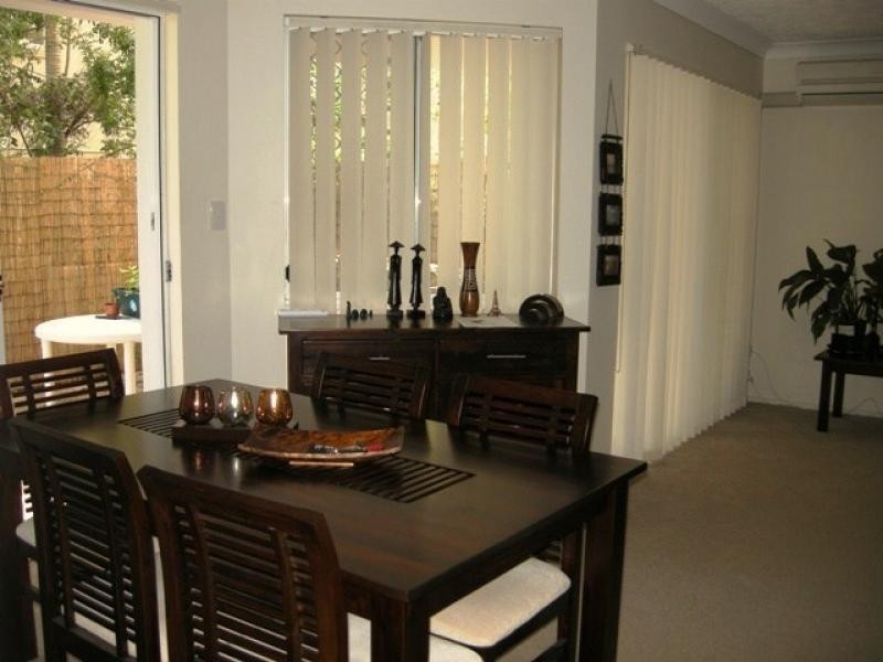 2/10 Jubilee Avenue, Broadbeach QLD 4218