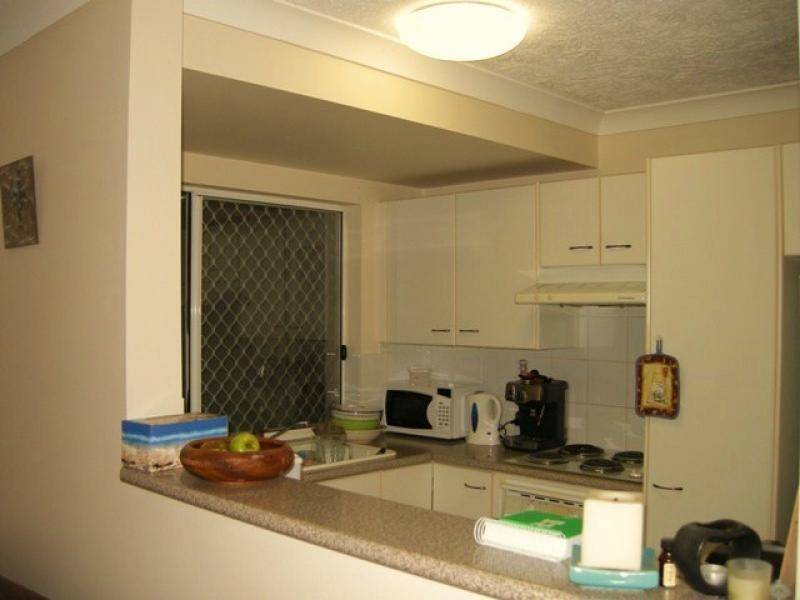 2/10 Jubilee Avenue, Broadbeach QLD 4218