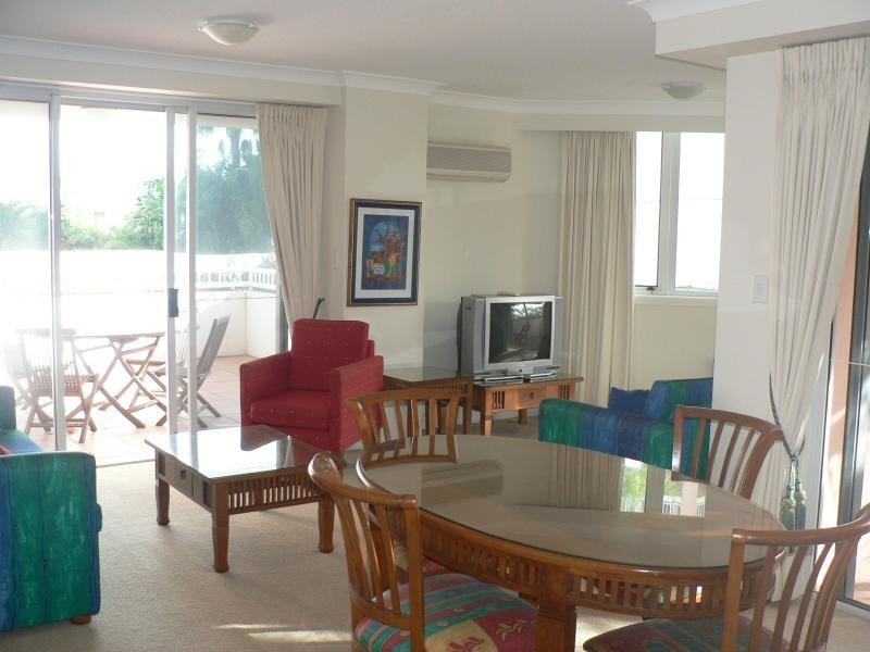 2018/2623 Gold Coast Highway, Broadbeach QLD 4218